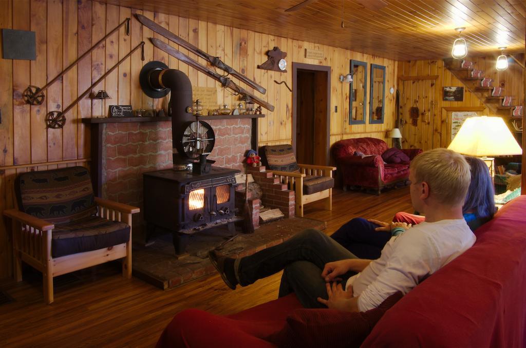 Algonquin Eco-Lodge Harcourt Exterior photo