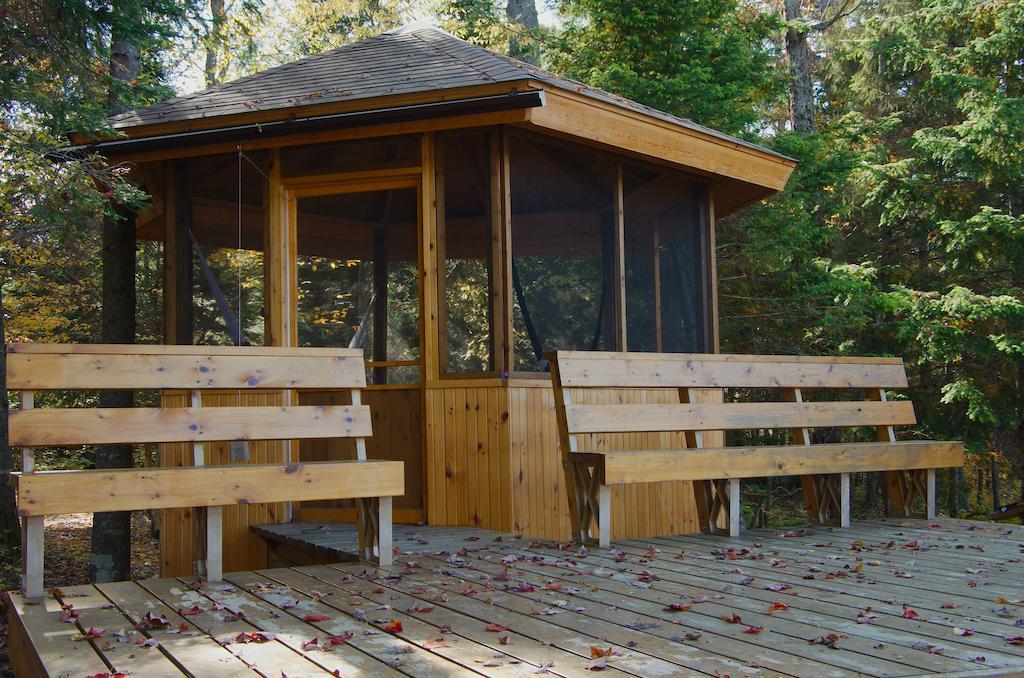 Algonquin Eco-Lodge Harcourt Exterior photo